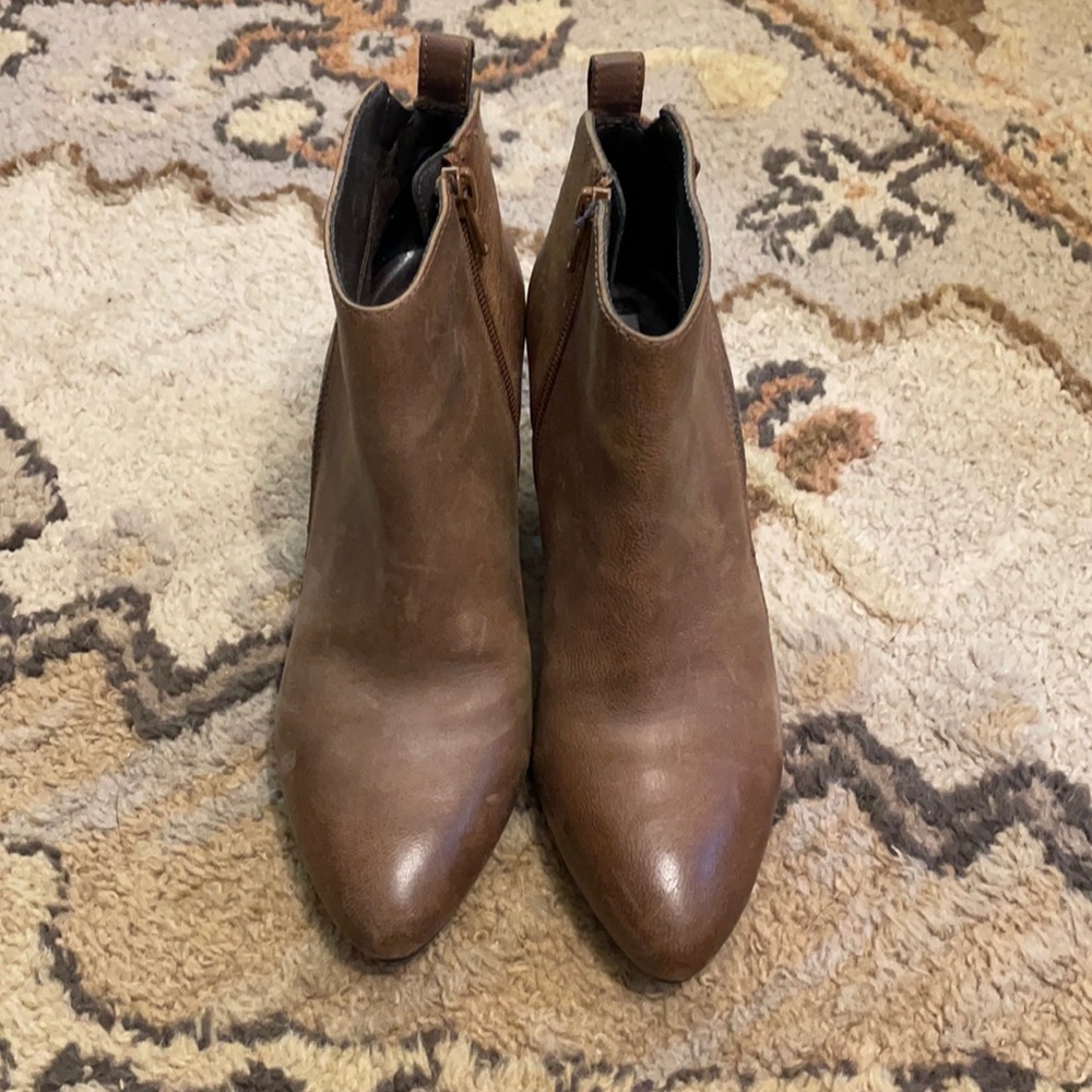 Tan leather Steve Madden ankle booties